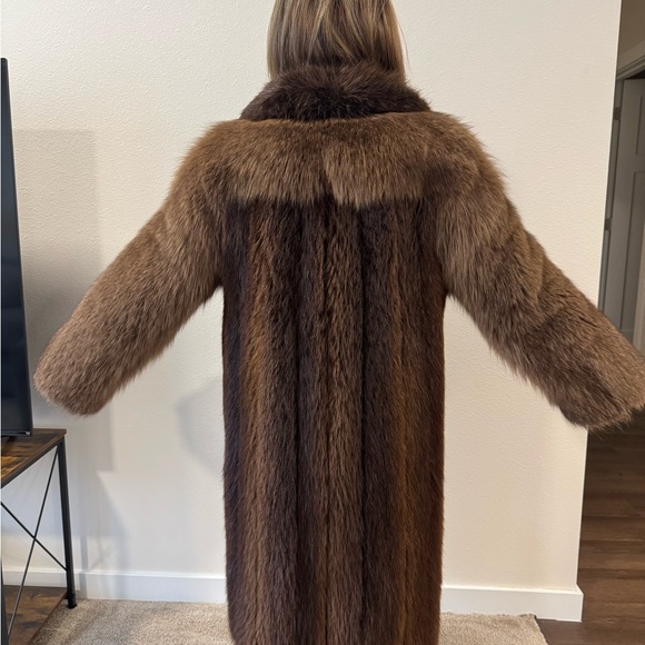 Luxurius Faux and Beaver Fur Coat - Picture 2 of 11